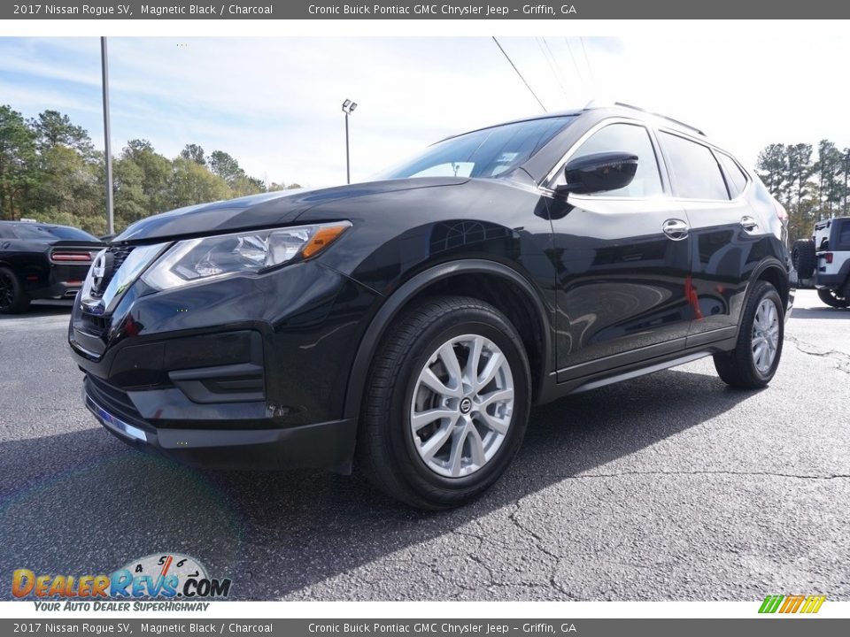 2017 Nissan Rogue SV Magnetic Black / Charcoal Photo #3
