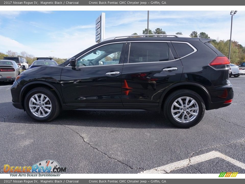 2017 Nissan Rogue SV Magnetic Black / Charcoal Photo #4