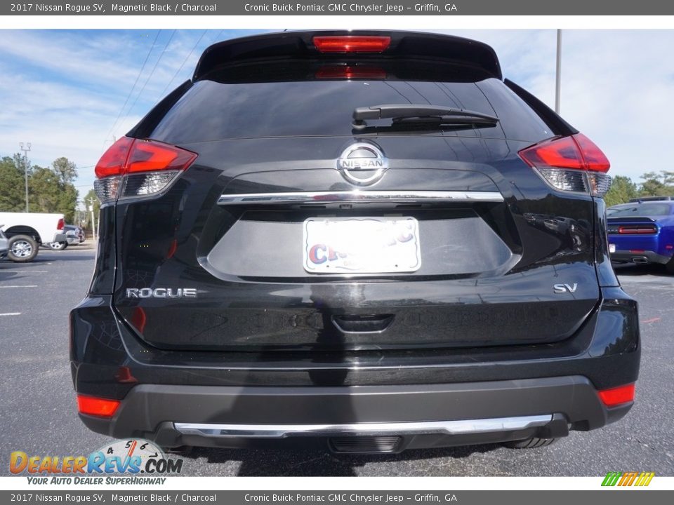 2017 Nissan Rogue SV Magnetic Black / Charcoal Photo #6