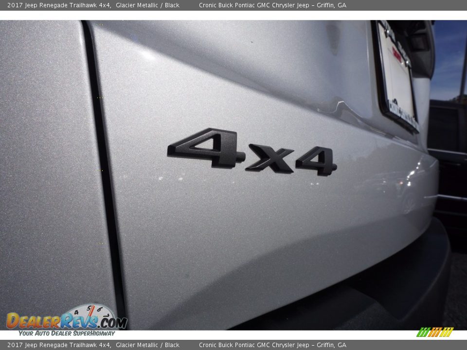 2017 Jeep Renegade Trailhawk 4x4 Glacier Metallic / Black Photo #16