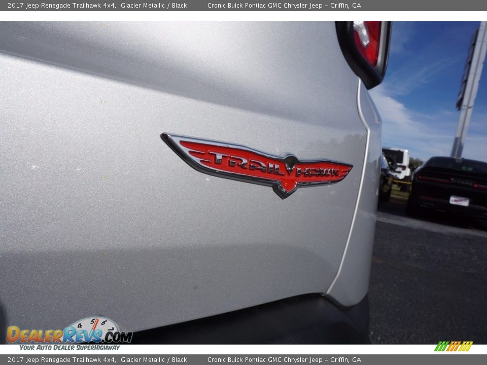 2017 Jeep Renegade Trailhawk 4x4 Glacier Metallic / Black Photo #17