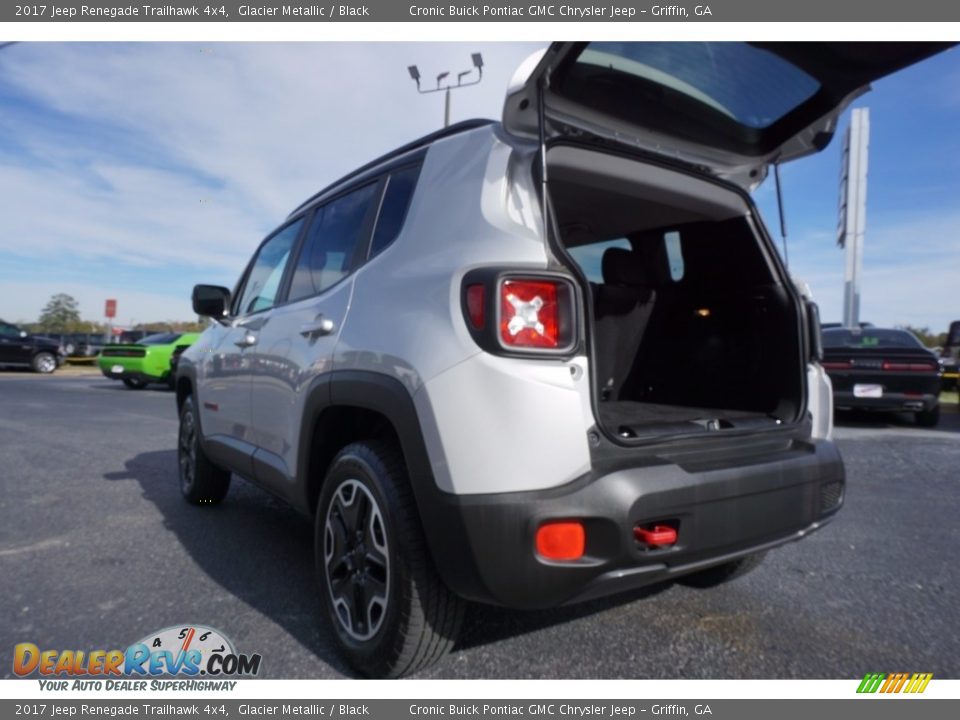 2017 Jeep Renegade Trailhawk 4x4 Glacier Metallic / Black Photo #18