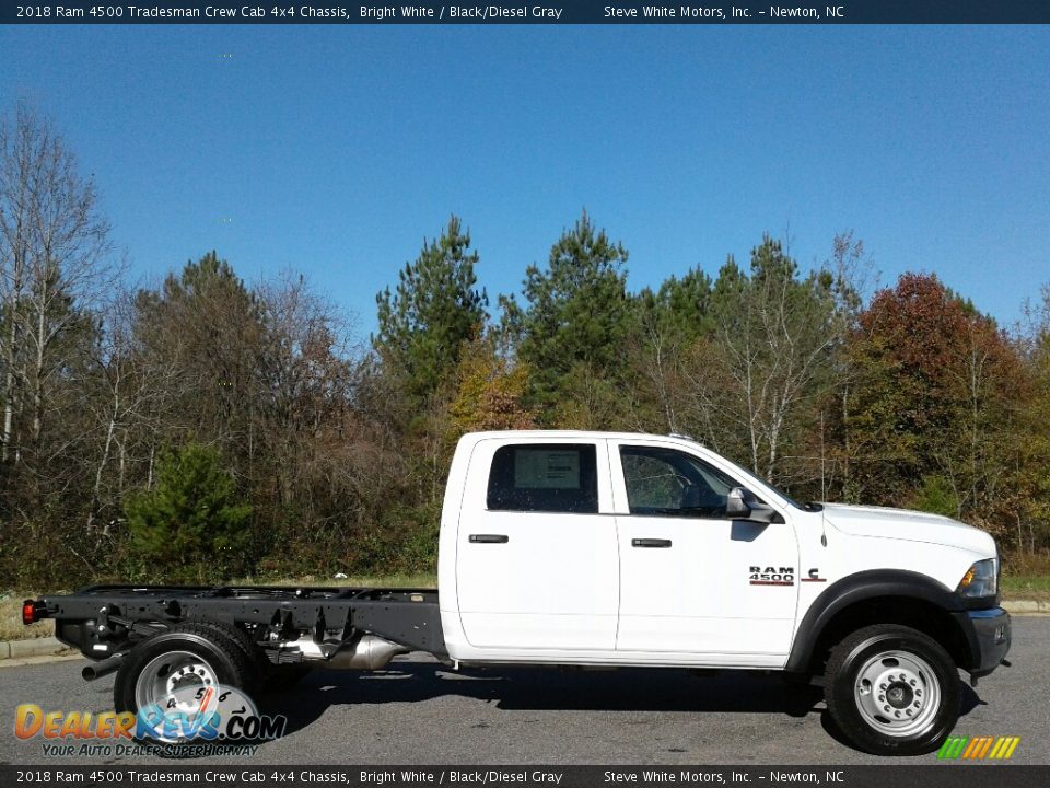 2018 Ram 4500 Tradesman Crew Cab 4x4 Chassis Bright White / Black/Diesel Gray Photo #5