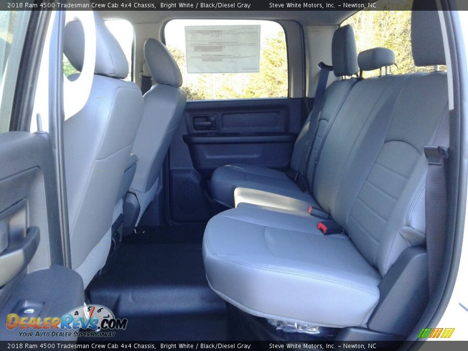 2018 Ram 4500 Tradesman Crew Cab 4x4 Chassis Bright White / Black/Diesel Gray Photo #11