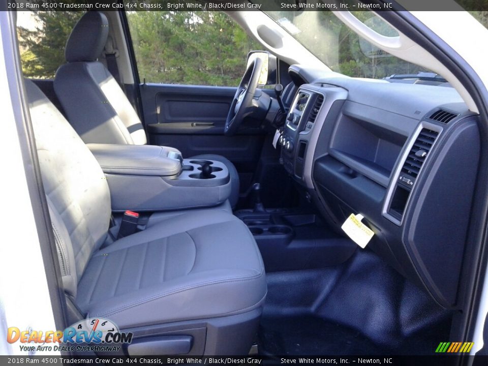 2018 Ram 4500 Tradesman Crew Cab 4x4 Chassis Bright White / Black/Diesel Gray Photo #13