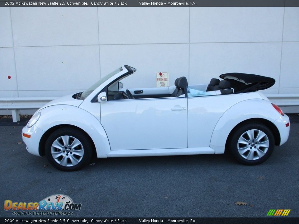 2009 Volkswagen New Beetle 2.5 Convertible Candy White / Black Photo #2
