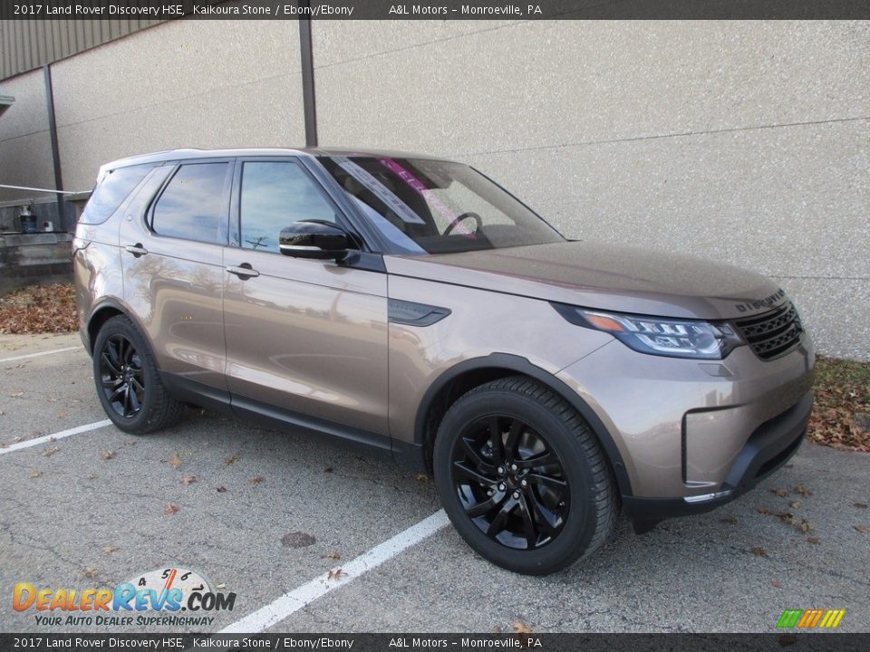 Front 3/4 View of 2017 Land Rover Discovery HSE Photo #1