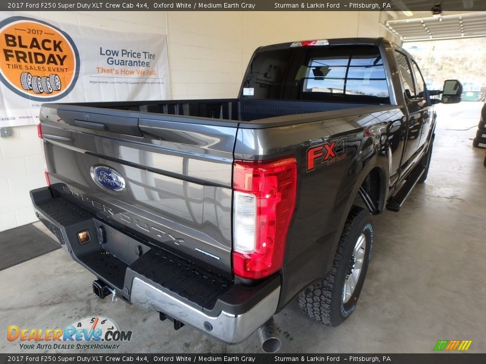 2017 Ford F250 Super Duty XLT Crew Cab 4x4 Oxford White / Medium Earth Gray Photo #2