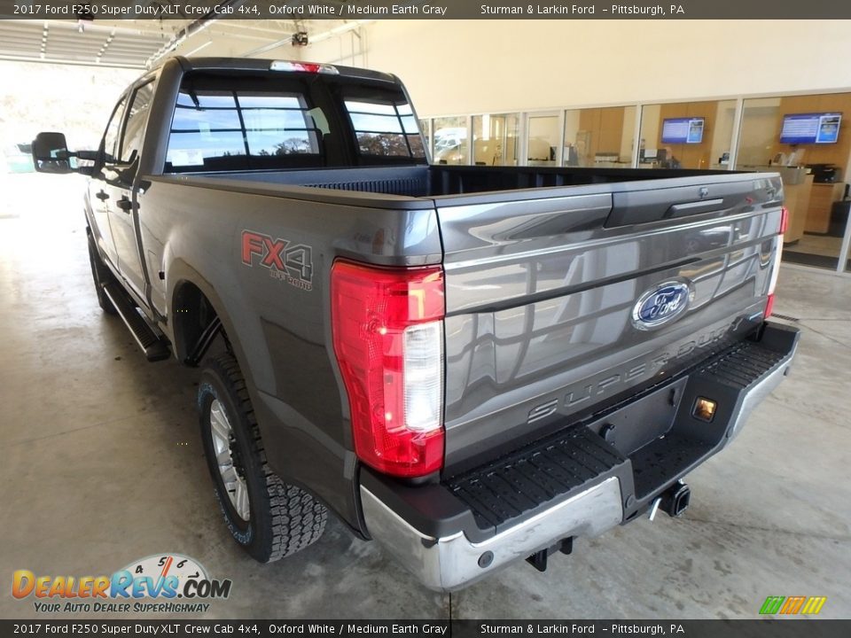2017 Ford F250 Super Duty XLT Crew Cab 4x4 Oxford White / Medium Earth Gray Photo #3
