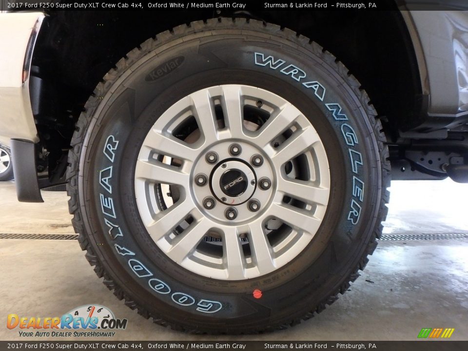 2017 Ford F250 Super Duty XLT Crew Cab 4x4 Oxford White / Medium Earth Gray Photo #5