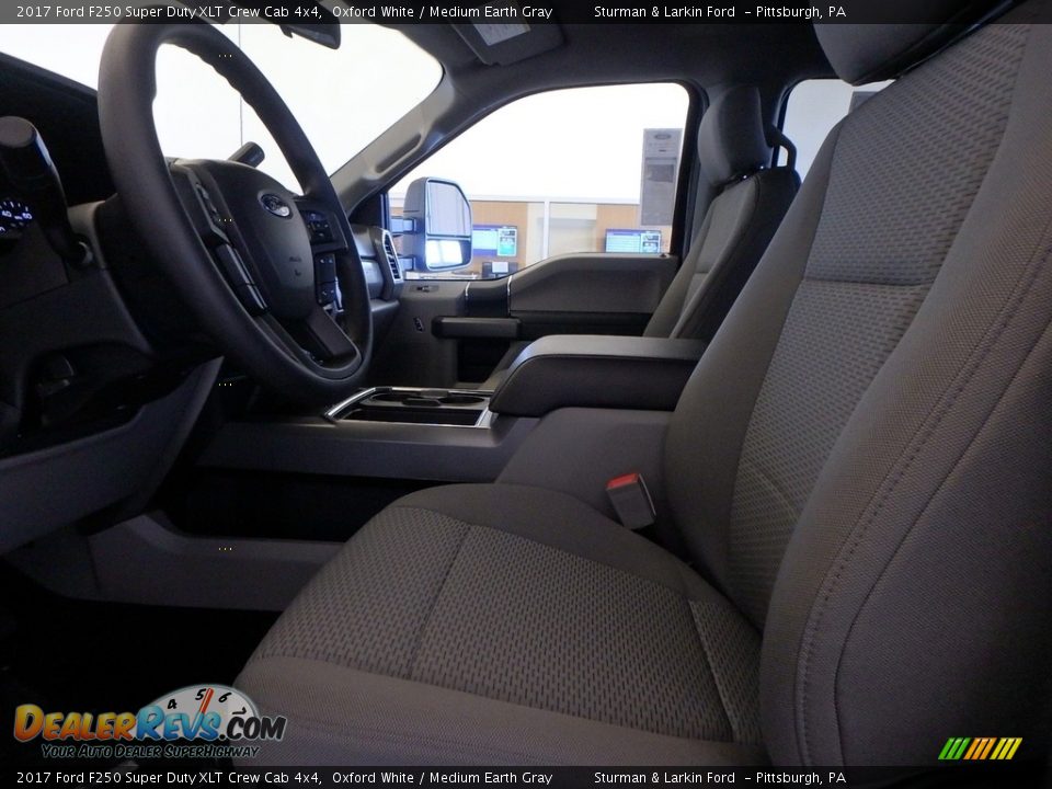 2017 Ford F250 Super Duty XLT Crew Cab 4x4 Oxford White / Medium Earth Gray Photo #6