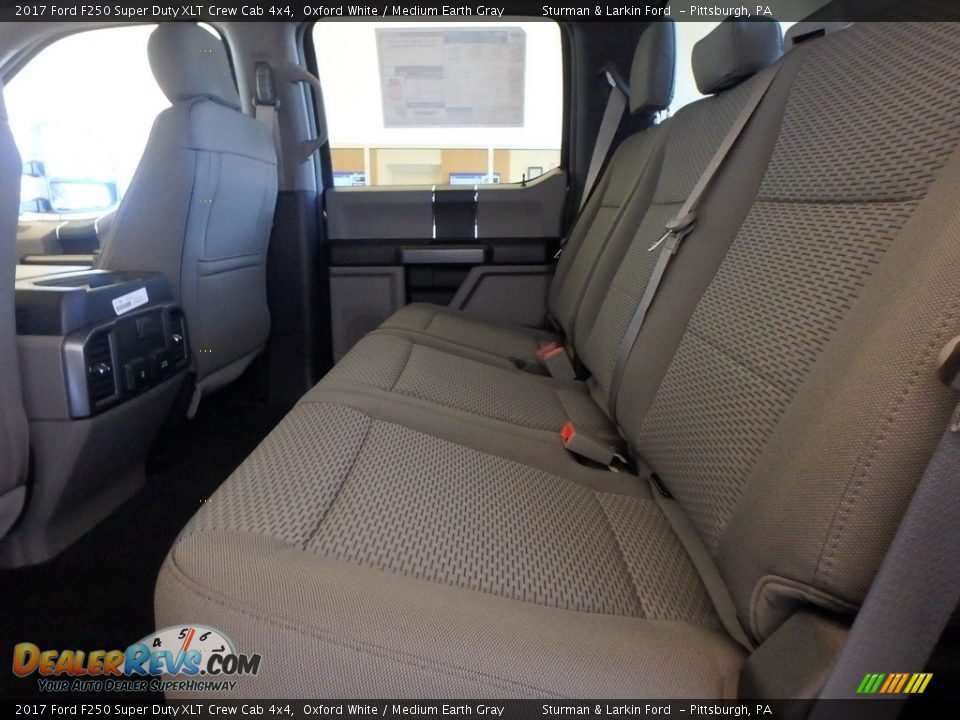2017 Ford F250 Super Duty XLT Crew Cab 4x4 Oxford White / Medium Earth Gray Photo #7