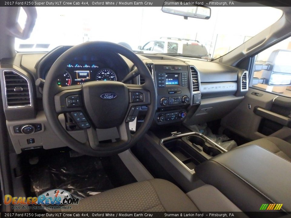 2017 Ford F250 Super Duty XLT Crew Cab 4x4 Oxford White / Medium Earth Gray Photo #8