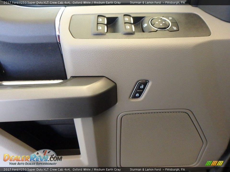 2017 Ford F250 Super Duty XLT Crew Cab 4x4 Oxford White / Medium Earth Gray Photo #9