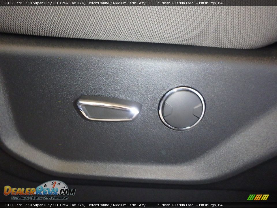2017 Ford F250 Super Duty XLT Crew Cab 4x4 Oxford White / Medium Earth Gray Photo #11