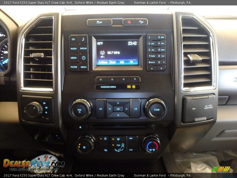 2017 Ford F250 Super Duty XLT Crew Cab 4x4 Oxford White / Medium Earth Gray Photo #12