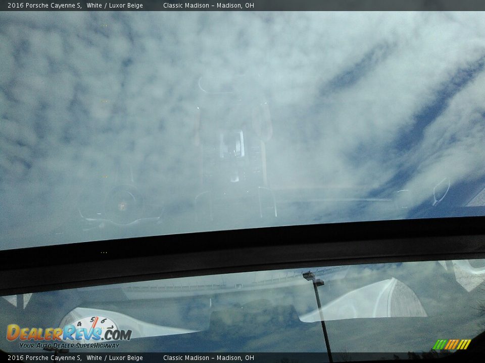 2016 Porsche Cayenne S White / Luxor Beige Photo #25