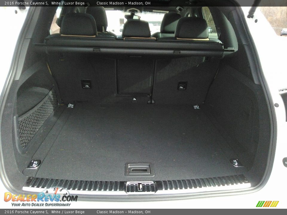 2016 Porsche Cayenne S White / Luxor Beige Photo #28