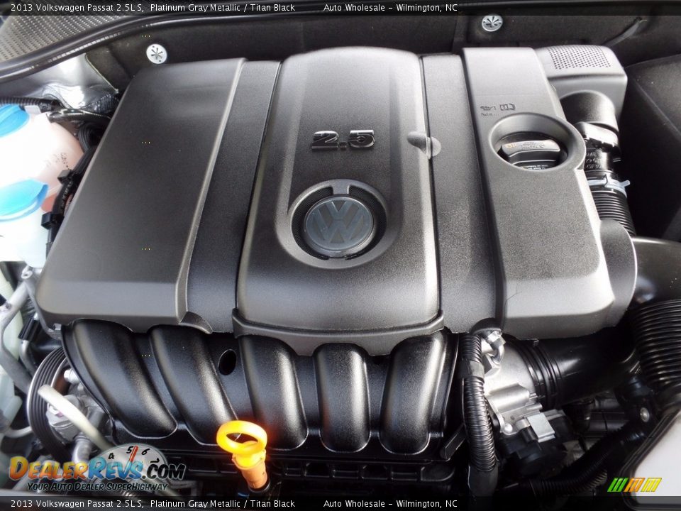 2013 Volkswagen Passat 2.5L S Platinum Gray Metallic / Titan Black Photo #6