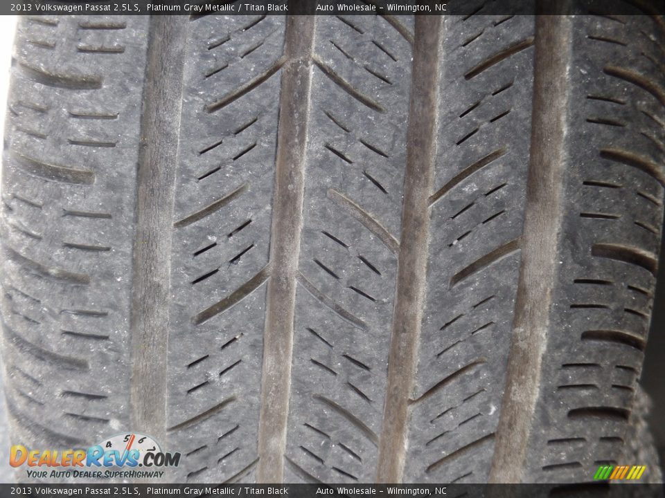 2013 Volkswagen Passat 2.5L S Platinum Gray Metallic / Titan Black Photo #10