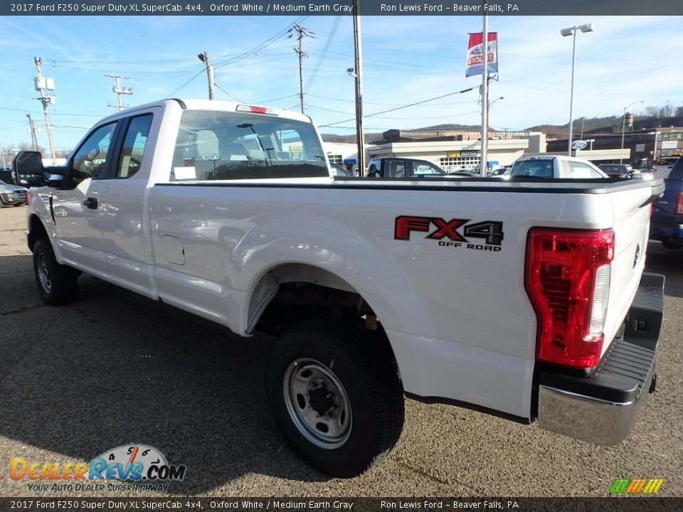 2017 Ford F250 Super Duty XL SuperCab 4x4 Oxford White / Medium Earth Gray Photo #5