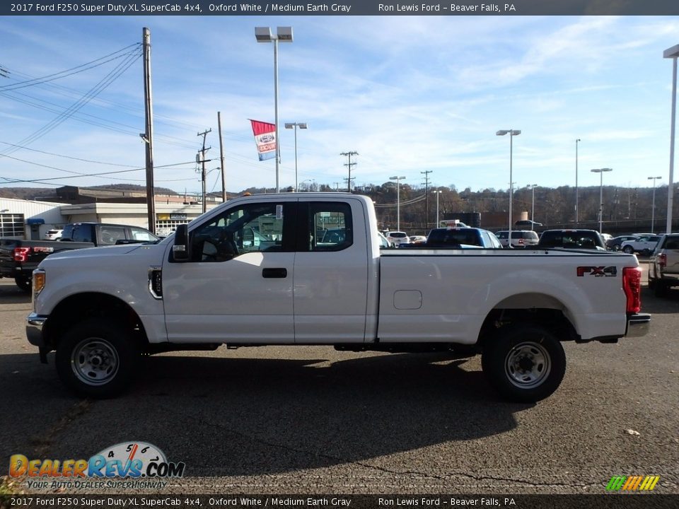 2017 Ford F250 Super Duty XL SuperCab 4x4 Oxford White / Medium Earth Gray Photo #6