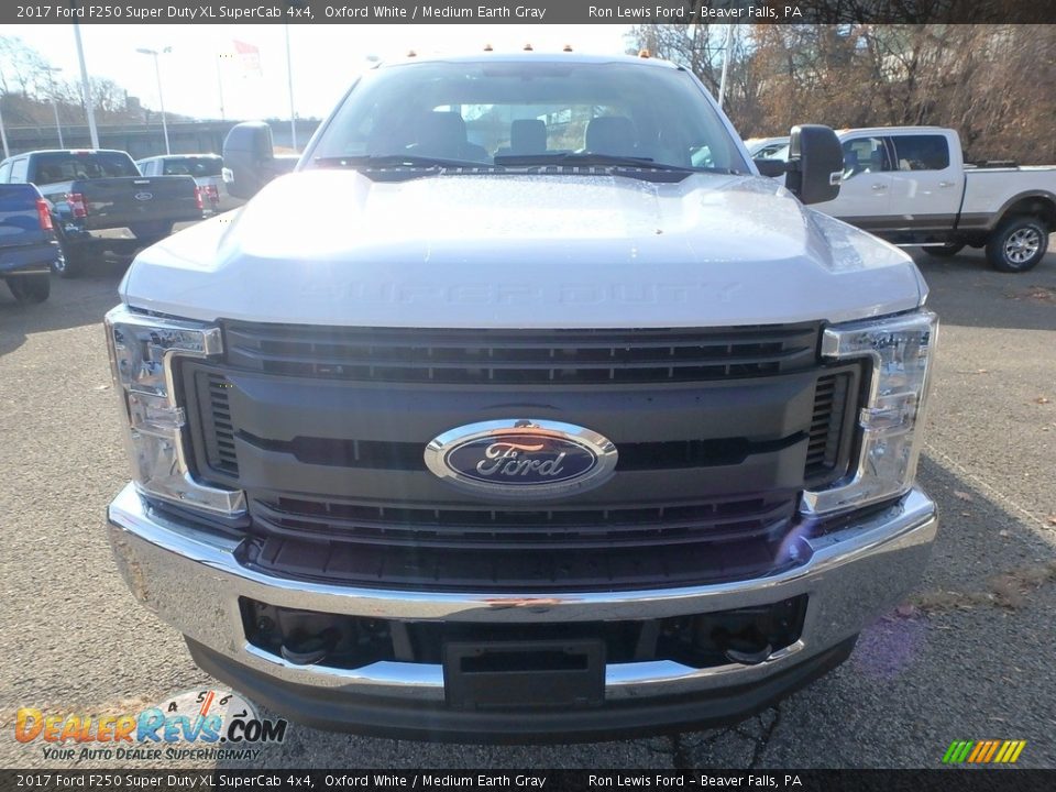 2017 Ford F250 Super Duty XL SuperCab 4x4 Oxford White / Medium Earth Gray Photo #8