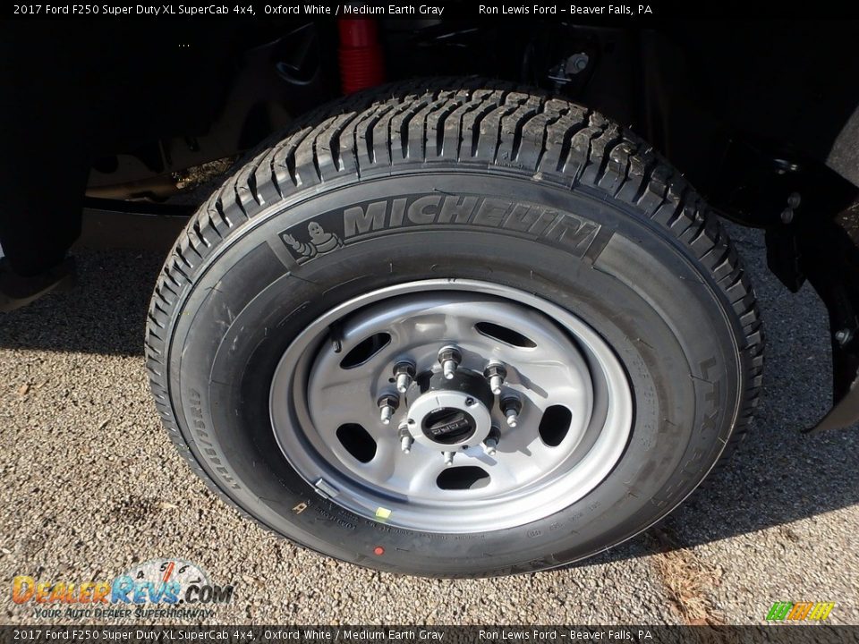 2017 Ford F250 Super Duty XL SuperCab 4x4 Oxford White / Medium Earth Gray Photo #10