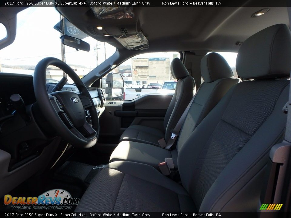 2017 Ford F250 Super Duty XL SuperCab 4x4 Oxford White / Medium Earth Gray Photo #11