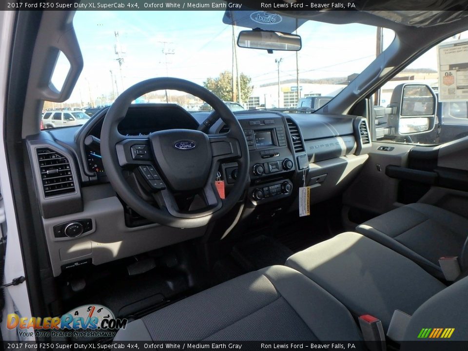 2017 Ford F250 Super Duty XL SuperCab 4x4 Oxford White / Medium Earth Gray Photo #13
