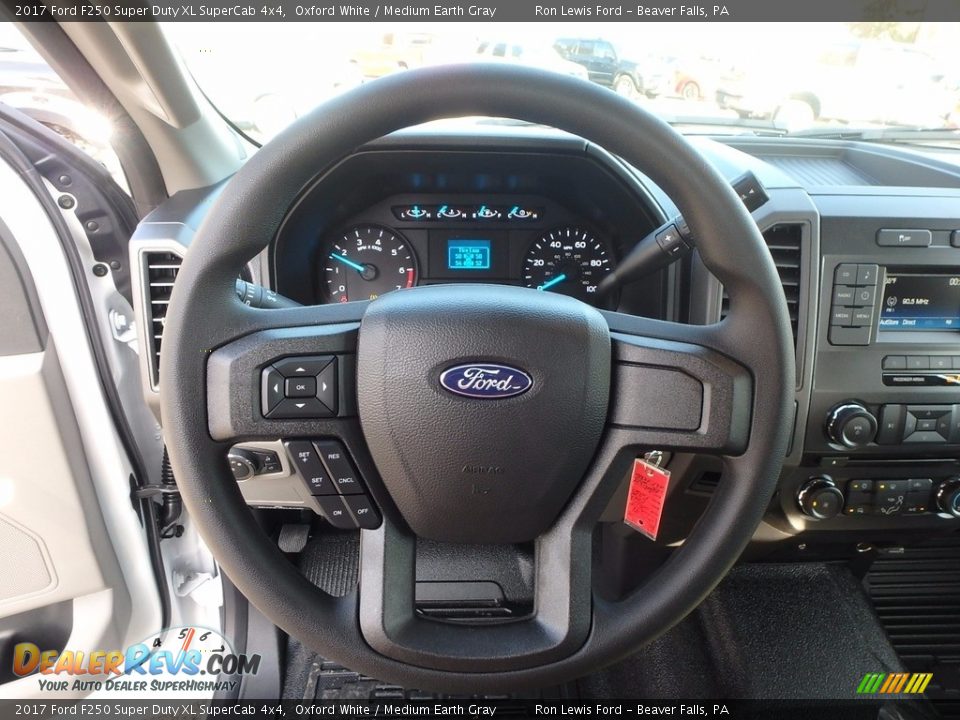 2017 Ford F250 Super Duty XL SuperCab 4x4 Oxford White / Medium Earth Gray Photo #17