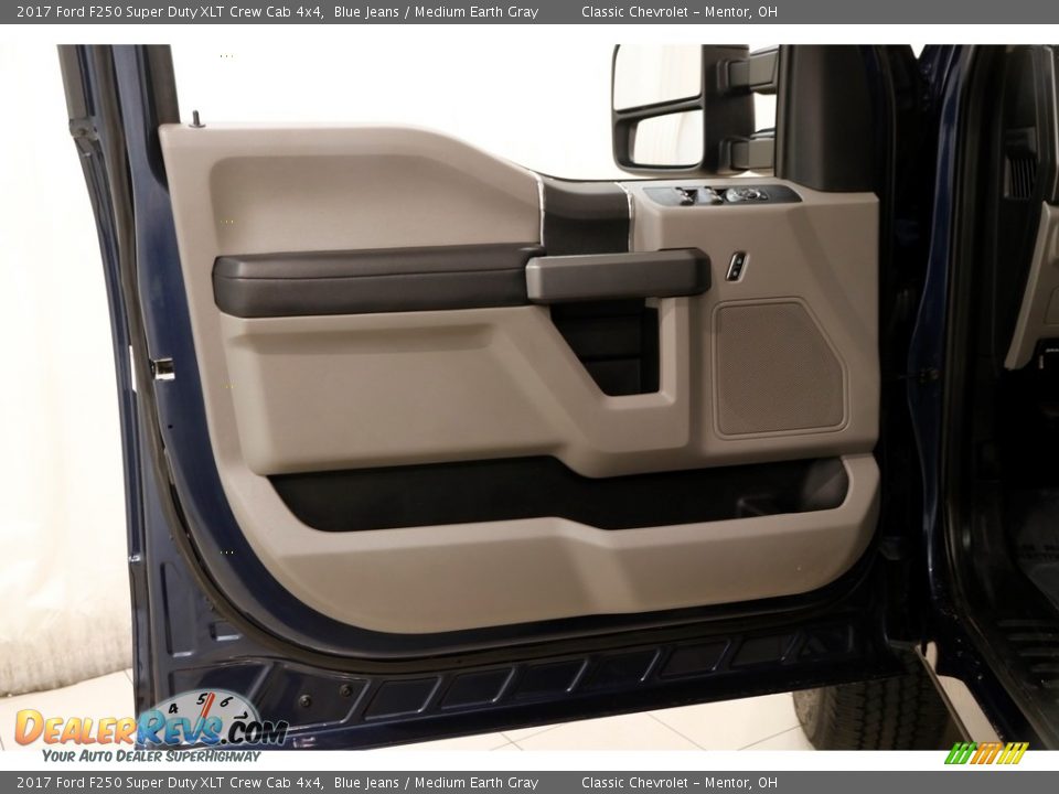 2017 Ford F250 Super Duty XLT Crew Cab 4x4 Blue Jeans / Medium Earth Gray Photo #4