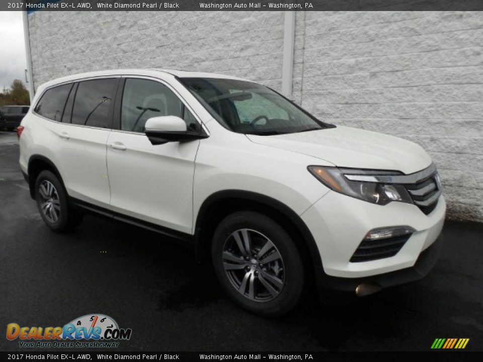 Front 3/4 View of 2017 Honda Pilot EX-L AWD Photo #1