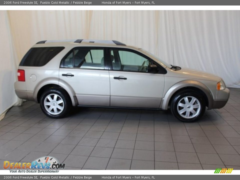 2006 Ford Freestyle SE Pueblo Gold Metallic / Pebble Beige Photo #3