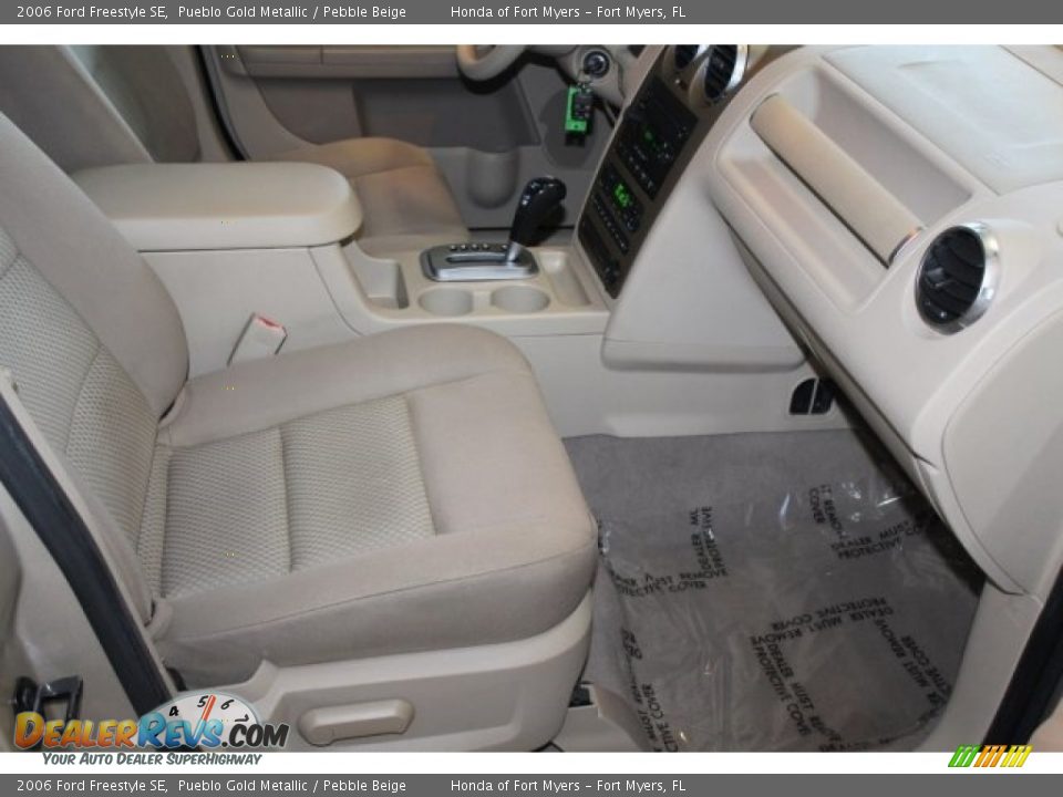 2006 Ford Freestyle SE Pueblo Gold Metallic / Pebble Beige Photo #24