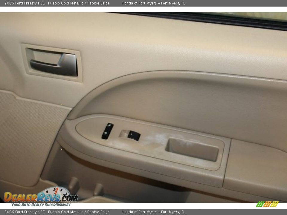 2006 Ford Freestyle SE Pueblo Gold Metallic / Pebble Beige Photo #25
