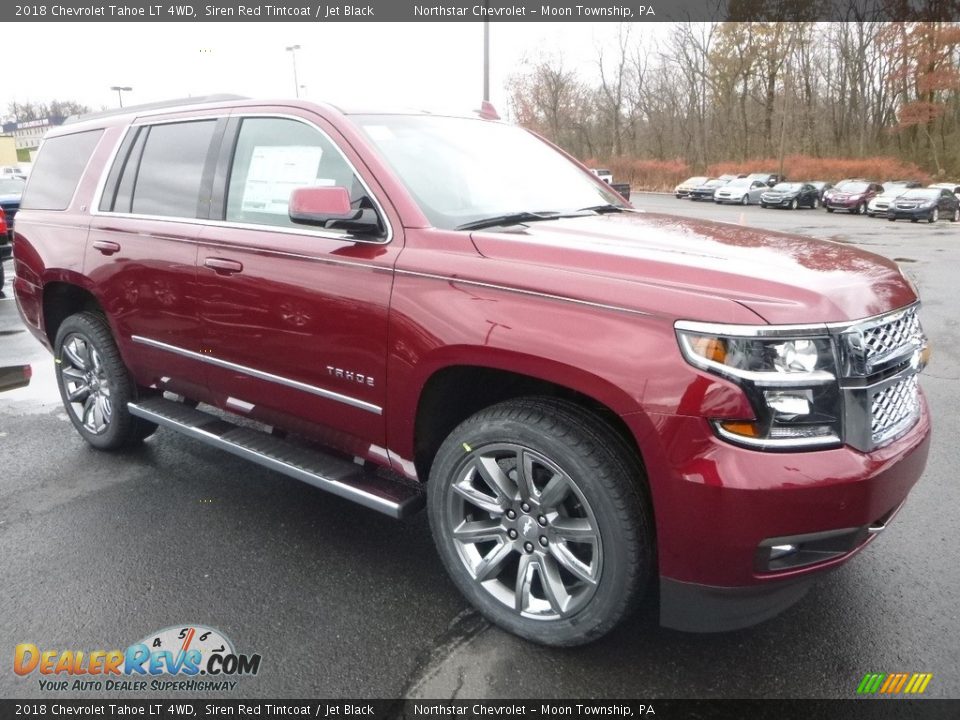 Front 3/4 View of 2018 Chevrolet Tahoe LT 4WD Photo #7