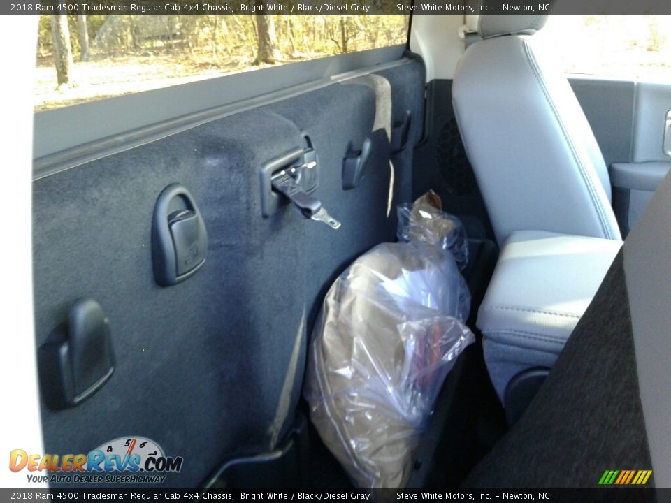 2018 Ram 4500 Tradesman Regular Cab 4x4 Chassis Bright White / Black/Diesel Gray Photo #11