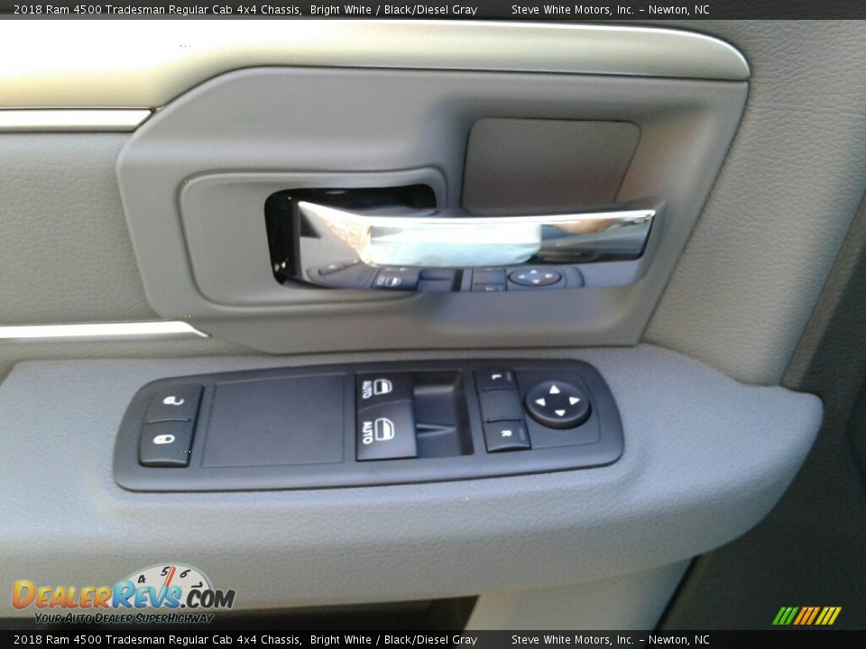 2018 Ram 4500 Tradesman Regular Cab 4x4 Chassis Bright White / Black/Diesel Gray Photo #13