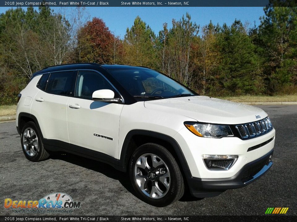 Front 3/4 View of 2018 Jeep Compass Limited Photo #4