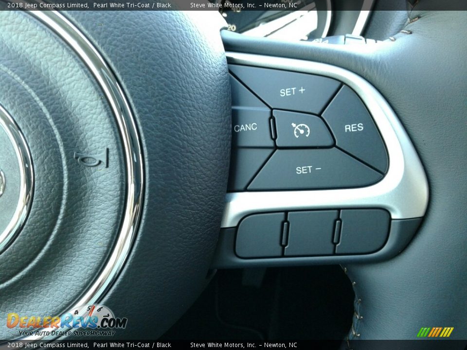 Controls of 2018 Jeep Compass Limited Photo #17