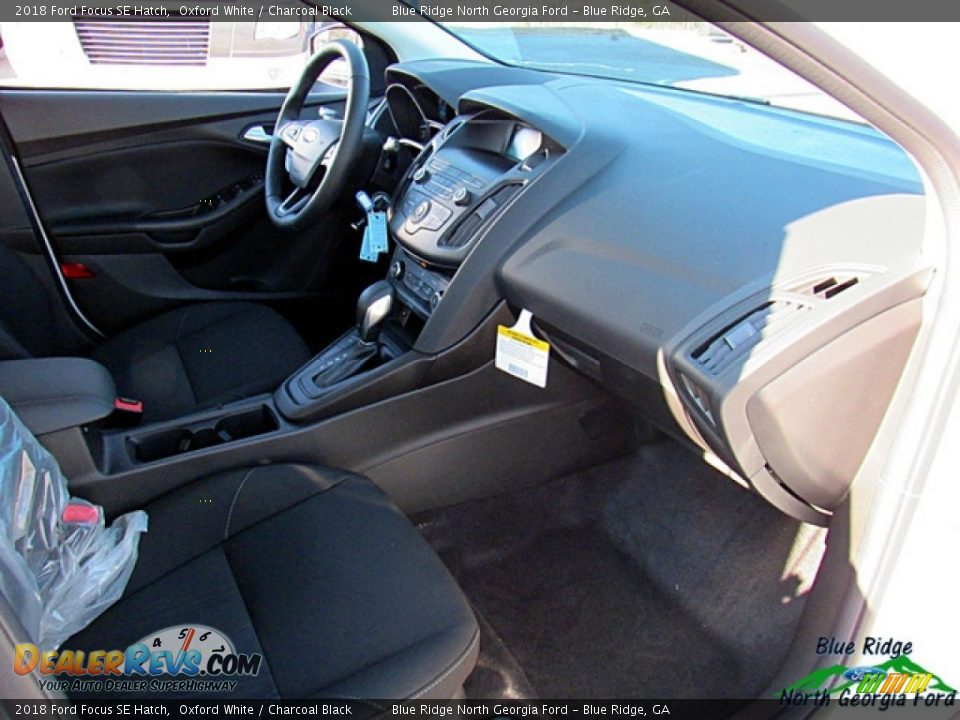 2018 Ford Focus SE Hatch Oxford White / Charcoal Black Photo #13