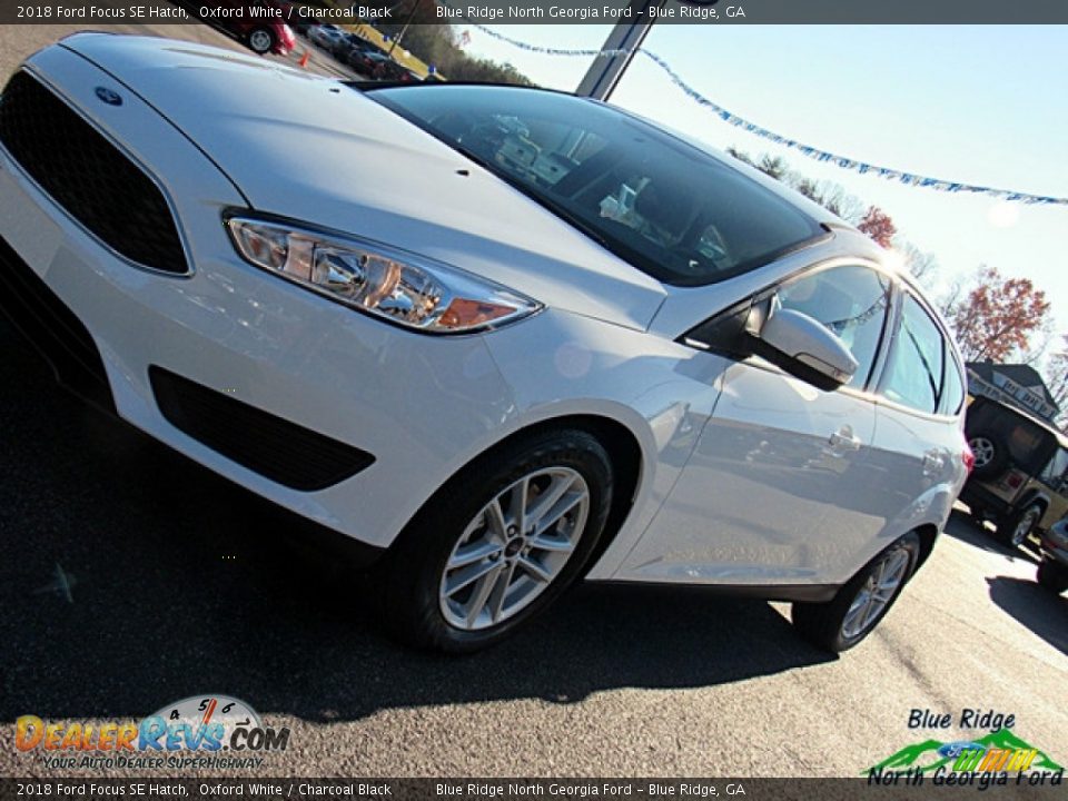 2018 Ford Focus SE Hatch Oxford White / Charcoal Black Photo #23