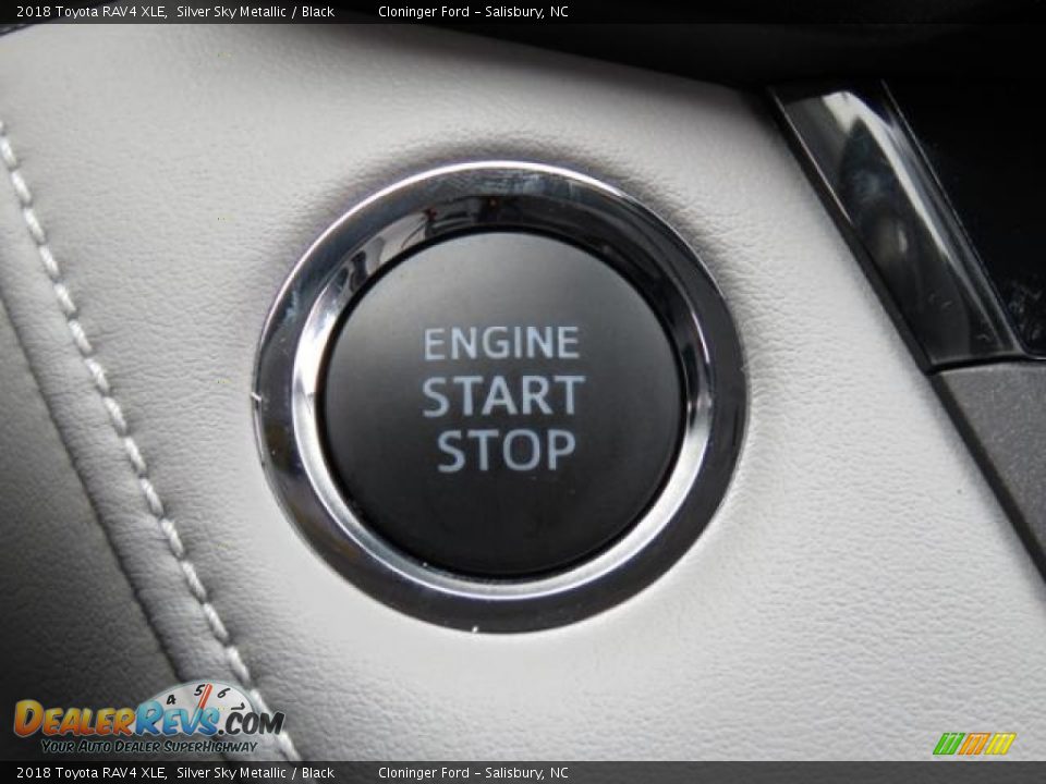 Controls of 2018 Toyota RAV4 XLE Photo #14
