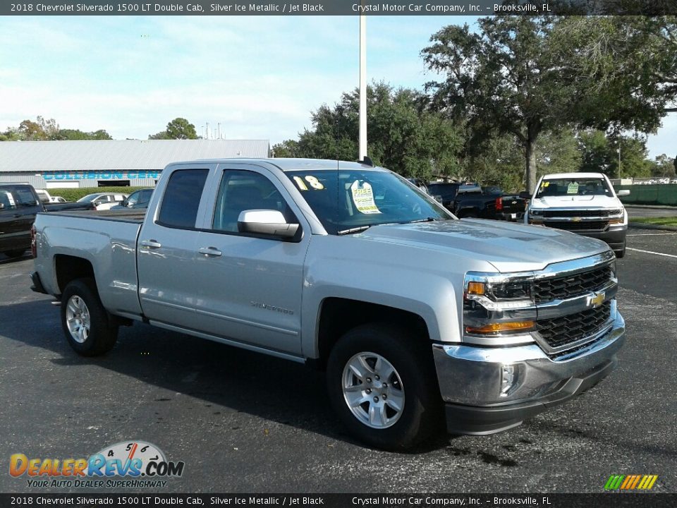 Front 3/4 View of 2018 Chevrolet Silverado 1500 LT Double Cab Photo #7