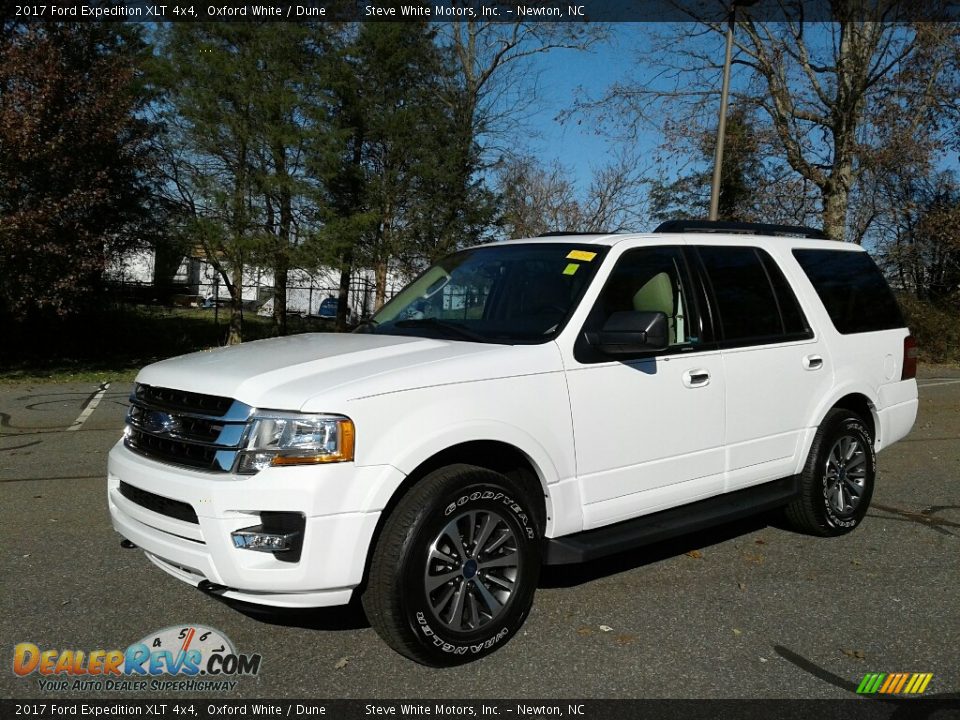 Front 3/4 View of 2017 Ford Expedition XLT 4x4 Photo #2