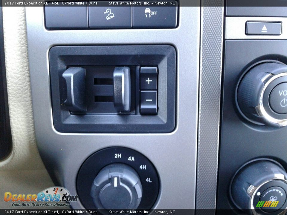 Controls of 2017 Ford Expedition XLT 4x4 Photo #24