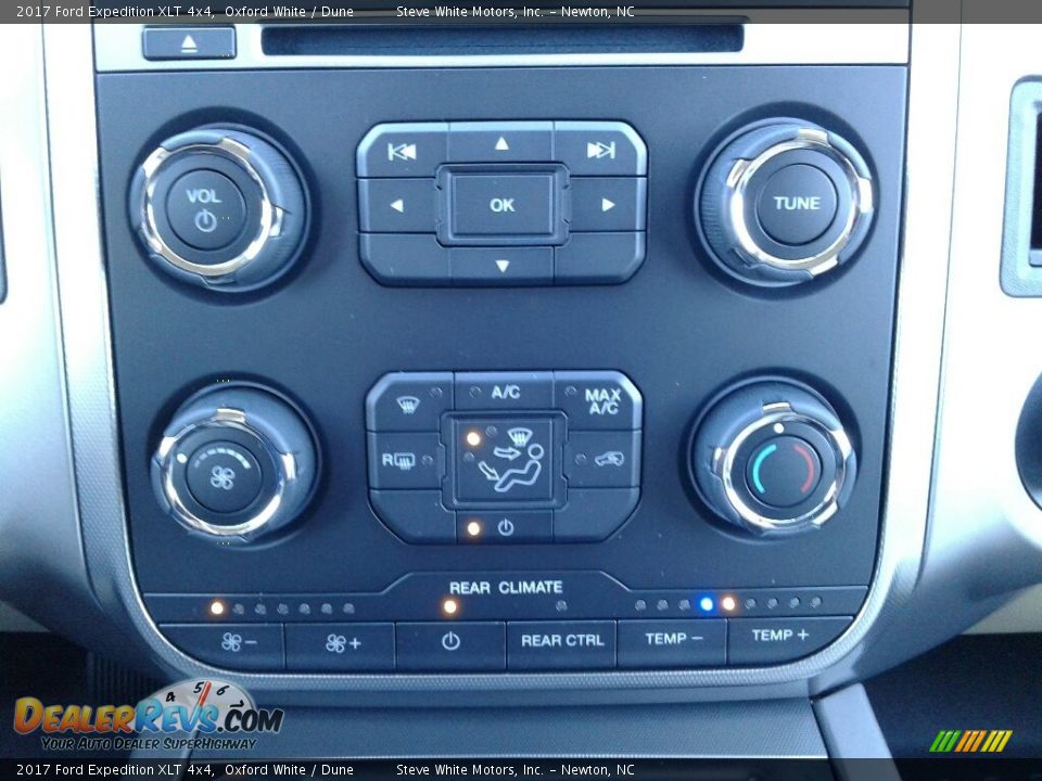 Controls of 2017 Ford Expedition XLT 4x4 Photo #25