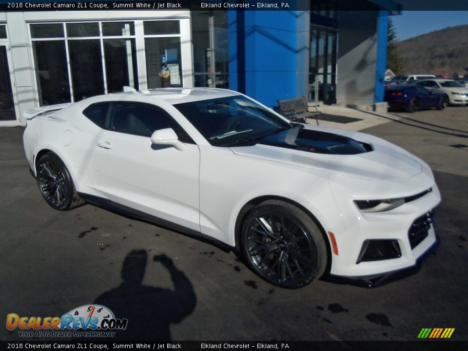 Front 3/4 View of 2018 Chevrolet Camaro ZL1 Coupe Photo #11
