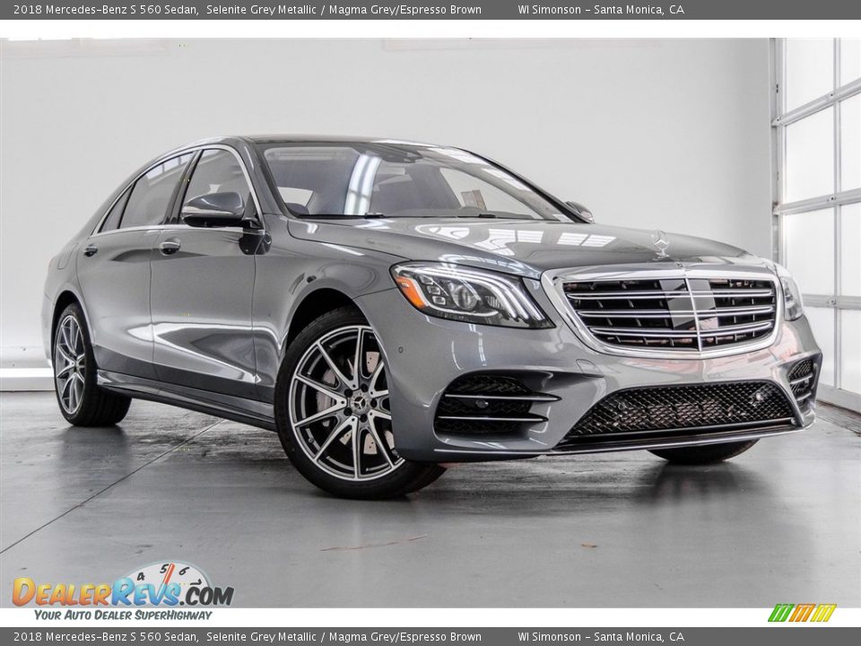 Front 3/4 View of 2018 Mercedes-Benz S 560 Sedan Photo #12